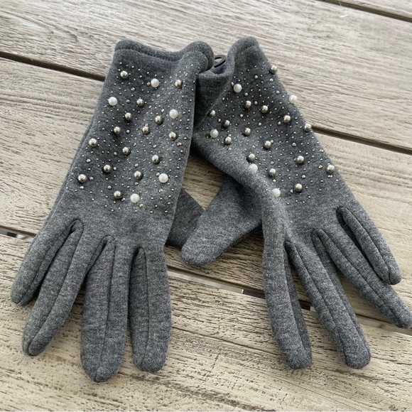 Elegant Gray Pearl-Embellished Fleece Lined Smartphone Friendly Gloves NWT - Picture 1 of 6